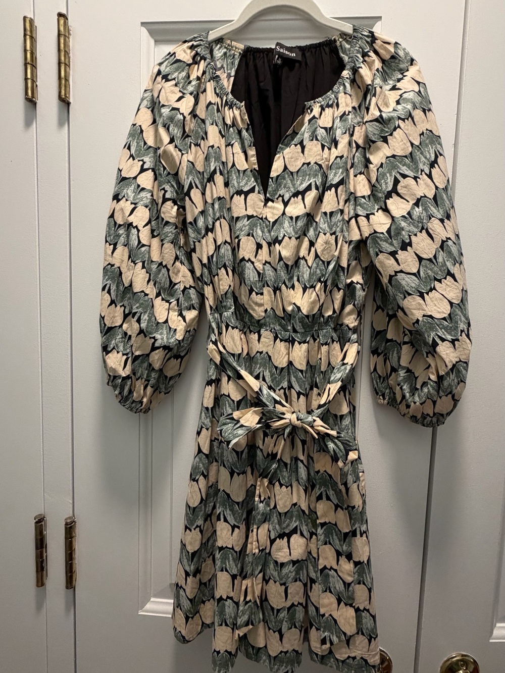 En Saison Tulip-Print Mini Dress in Cream & Green